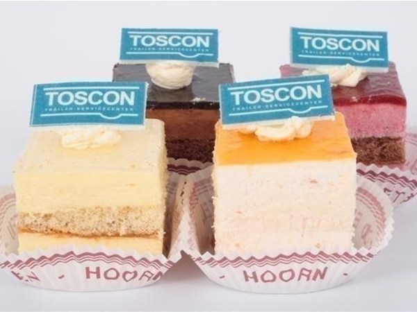 Petit fours de luxe  (5x5 cm)  met logo