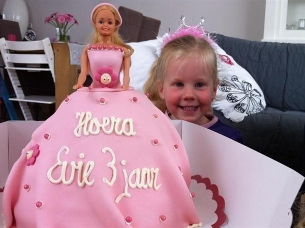 Prinsessen taart&nbsp;14-16 personen  23,5x23,5 cm.