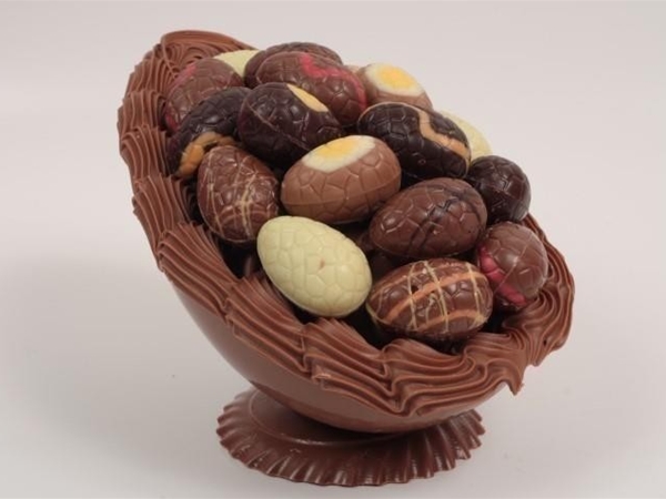 Luxe opgemaakt paasei Nine 625 g.