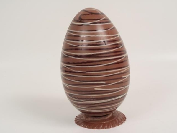 Luxe opgemaakt paasei Liv 325 g.