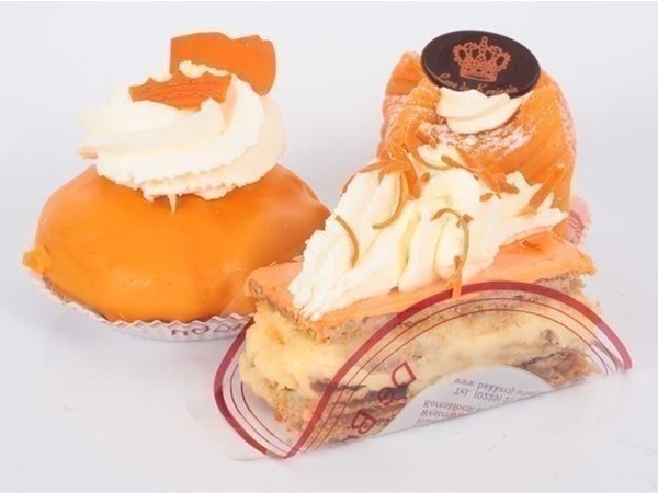 Oranje gebak gesorteerd