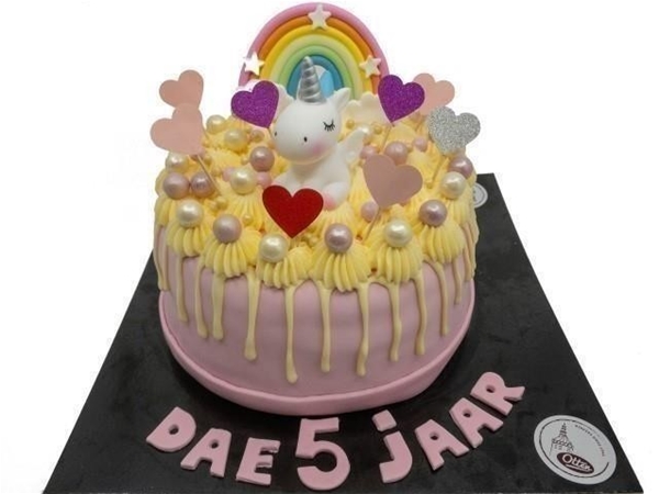 Unicorn regenboog driptaart